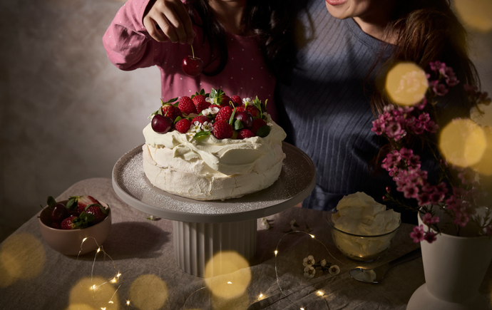 Berry pavlova