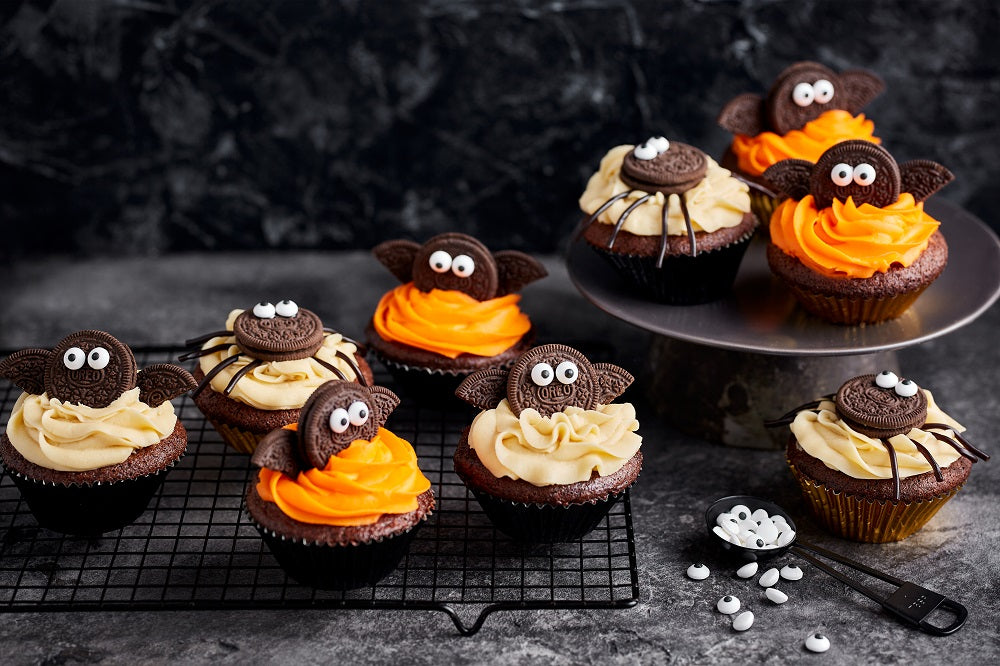 Easy Halloween spider and bat cupcakes