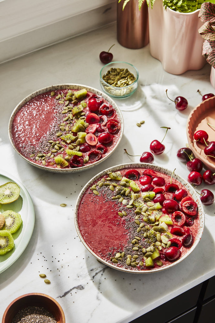 Raspberry coconut smoothie bowl