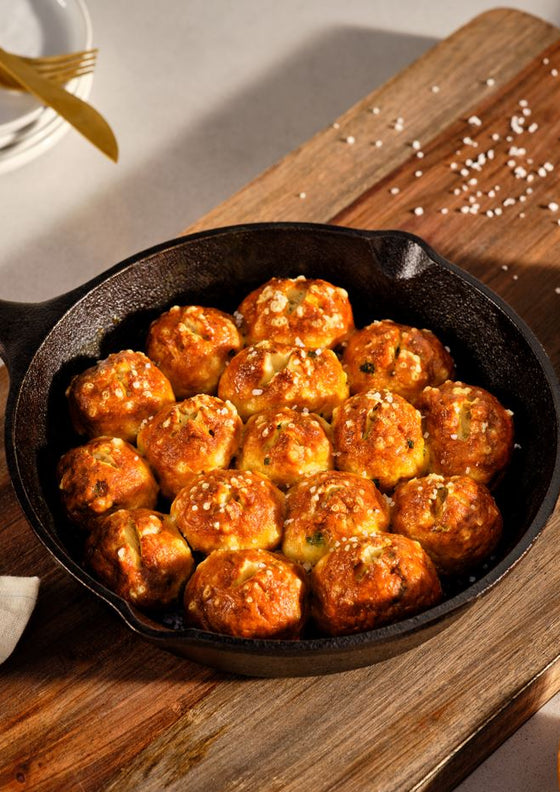 Garlic spring onion pretzel pull apart bread