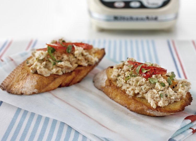 White bean tuna bruschetta