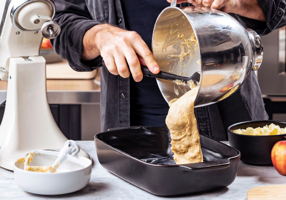 Baker Using Kitchenaid Large Stoneware Baker Dish 3.25L | KitchenAid New Zealand