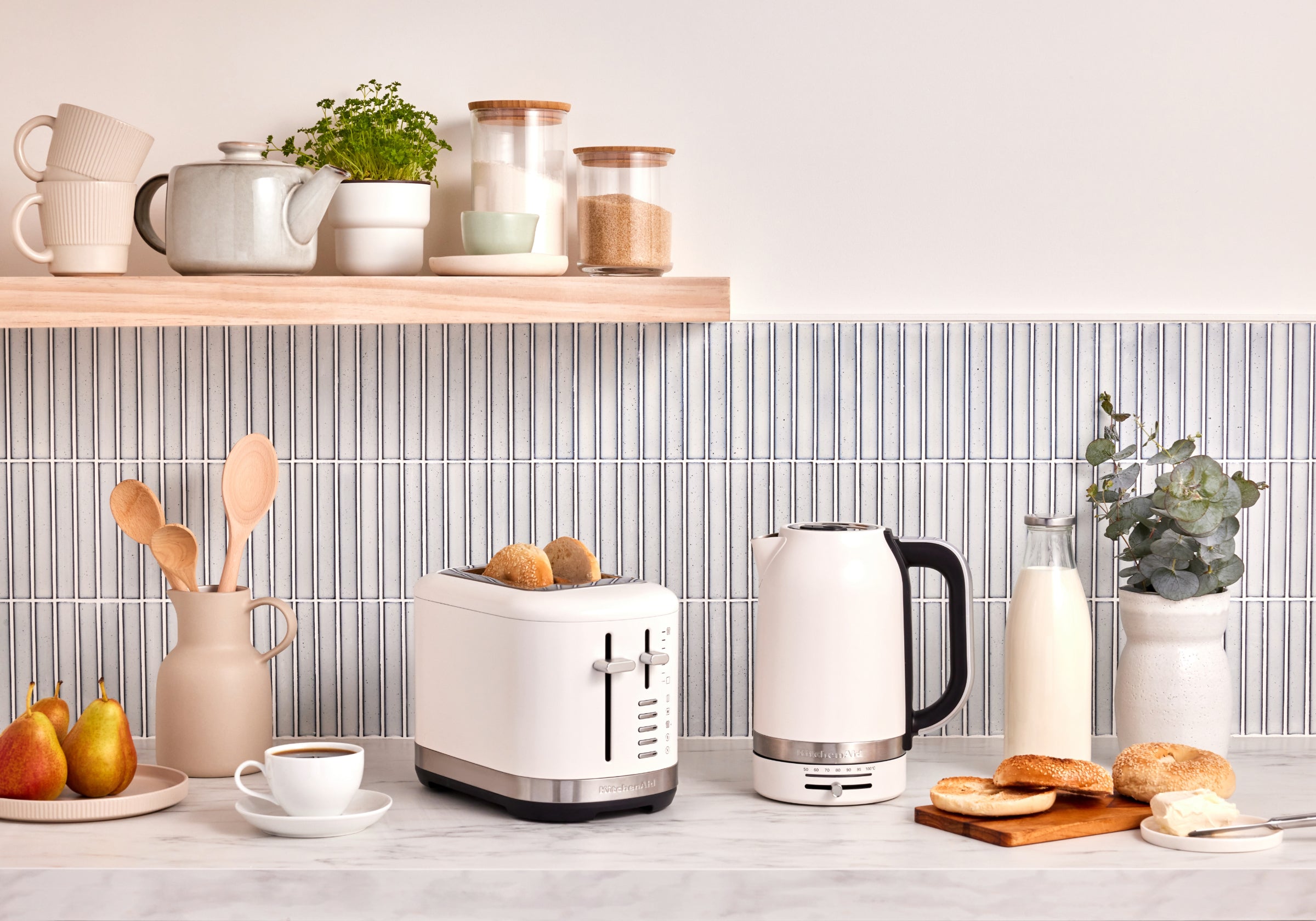 Instant Variable 1.7L Variable Temperature Electric Kettle KEK1701 + 2 Slice Toaster KM ...